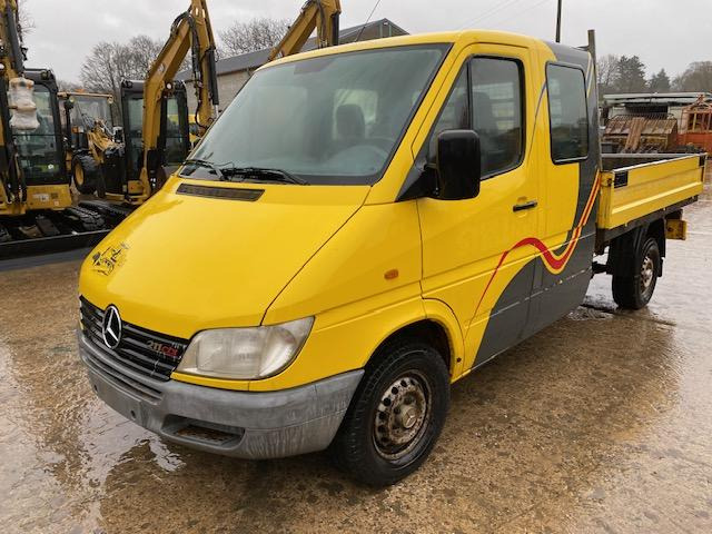 Mercedes 211 CDI B2C - Flatbed van, Combi van: picture 1 Mercedes 211 CDI B2C - Flatbed van, Combi van: picture 1