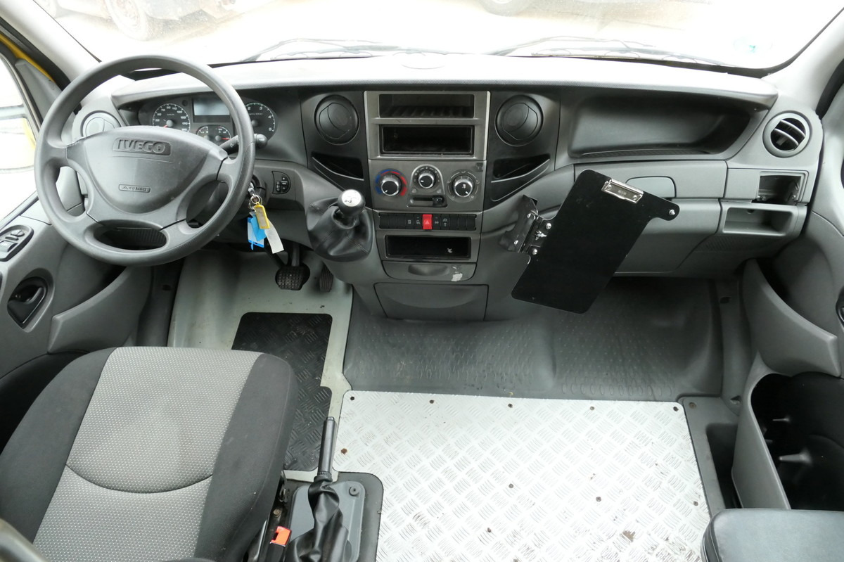 Interior photo 1: Box van IVECO Daily 35 S11 C30C AUTOMATIK KAMERA MAXI Regale L
