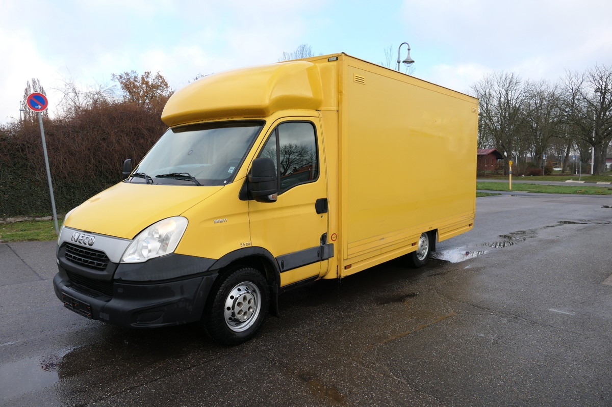 IVECO Daily 35 S11 C30C KURZ AUTOMATIK KAMERA Regale L - Box van: picture 2 IVECO Daily 35 S11 C30C KURZ AUTOMATIK KAMERA Regale L - Box van: picture 2