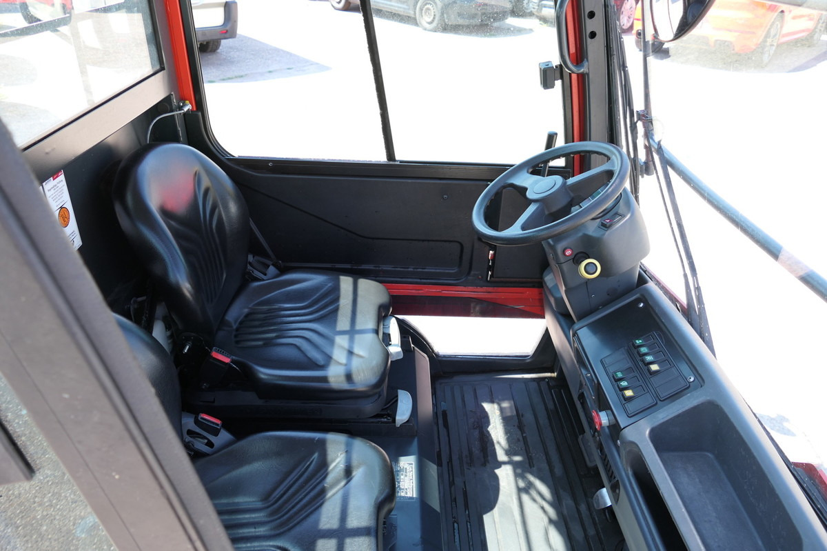 LINDE P250 Schlepper AHK Batterie 24/2021 Schiebetüren - Tow tractor: picture 5 LINDE P250 Schlepper AHK Batterie 24/2021 Schiebetüren - Tow tractor: picture 5