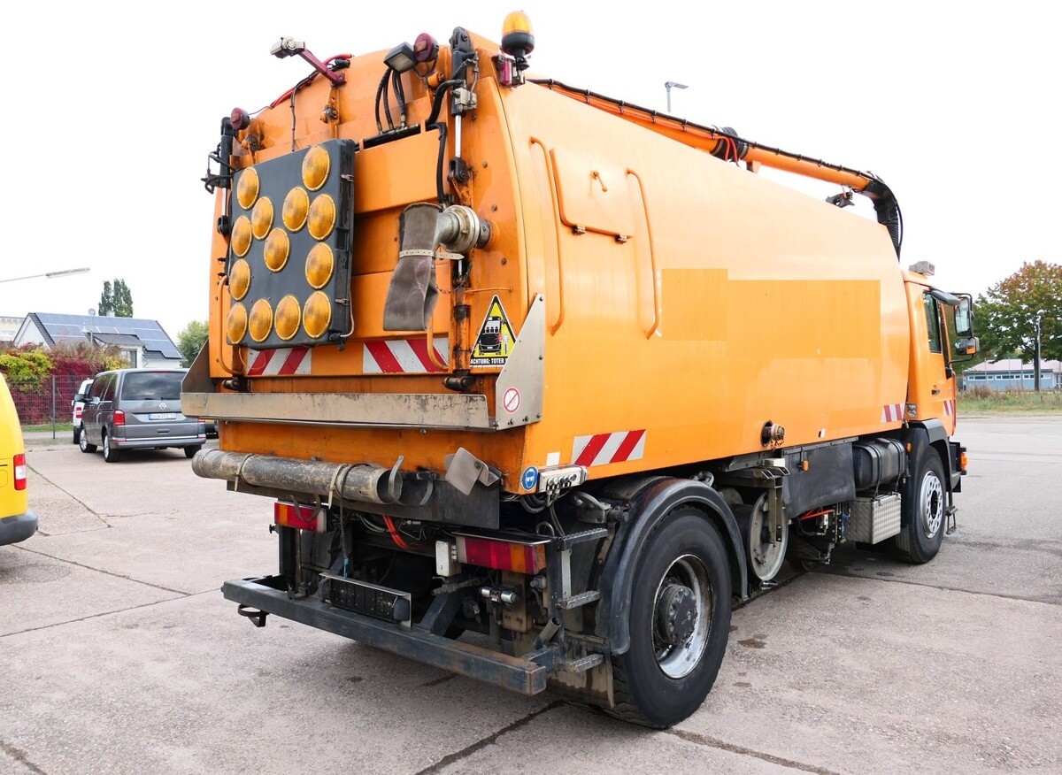 MAN 18.285 LLC LE280B ZW SCHIENENREINIGER SCHÖRLING - Vacuum truck: picture 3 MAN 18.285 LLC LE280B ZW SCHIENENREINIGER SCHÖRLING - Vacuum truck: picture 3
