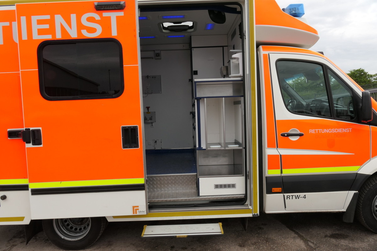 Ambulance MERCEDES-BENZ Sprinter 519 CDI Klima Krankenwagen: picture 9