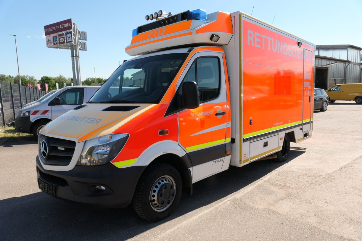 MERCEDES-BENZ Sprinter 519 CDI Klima Krankenwagen - Ambulance: picture 1 MERCEDES-BENZ Sprinter 519 CDI Klima Krankenwagen - Ambulance: picture 1