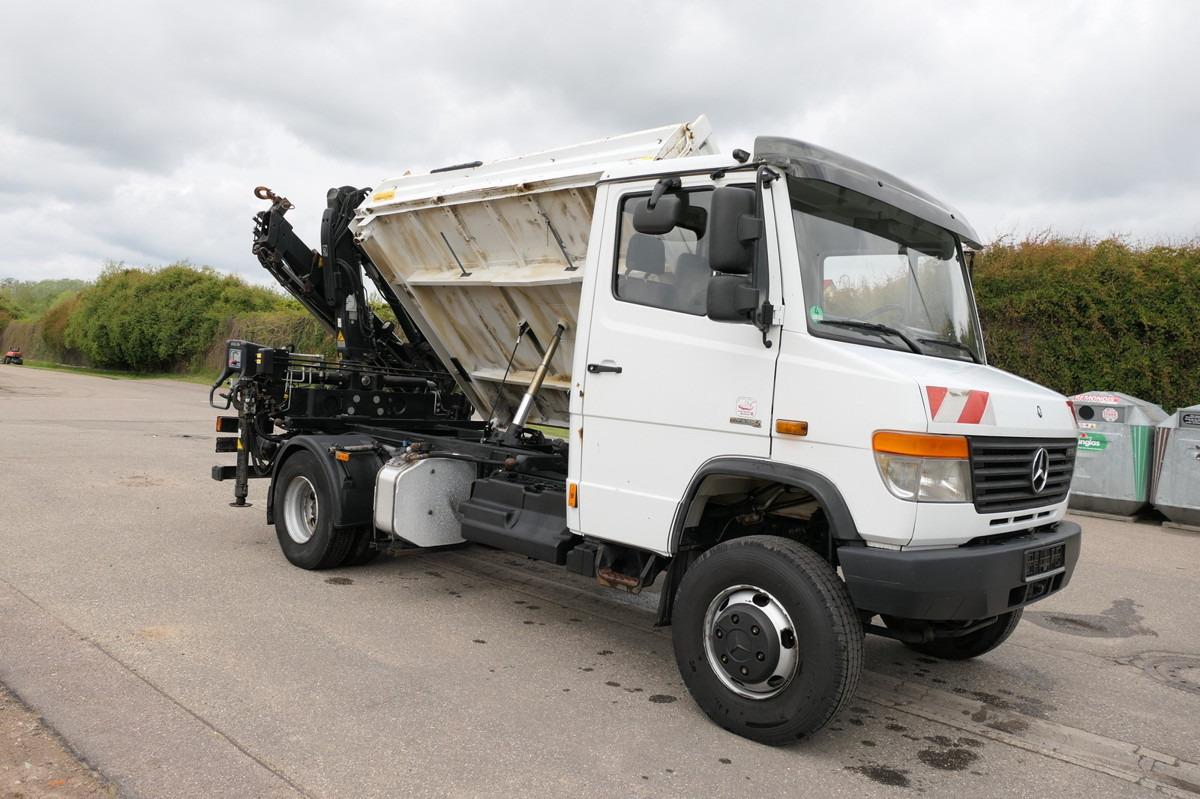 Interior photo 2: Tipper van MERCEDES-BENZ Vario 816D mit Ladekran 3 Sitzer Standheizung HI