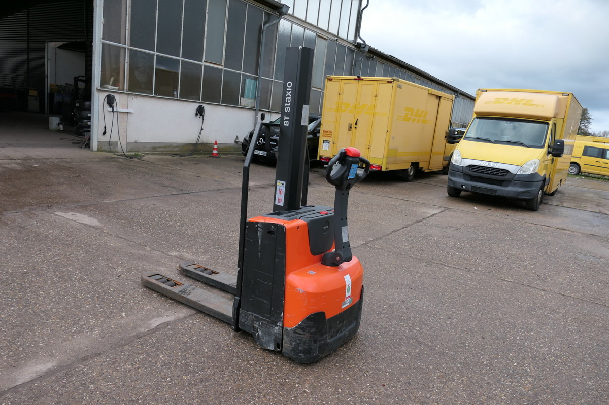 TOYOTA SWE 080L - Pallet truck: picture 3 TOYOTA SWE 080L - Pallet truck: picture 3