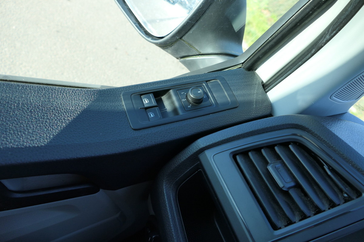 Small van VW T6 Transporter 2.0 TDI lang 4Motion 3Sitzer AHK: picture 10 Small van VW T6 Transporter 2.0 TDI lang 4Motion 3Sitzer AHK: picture 10