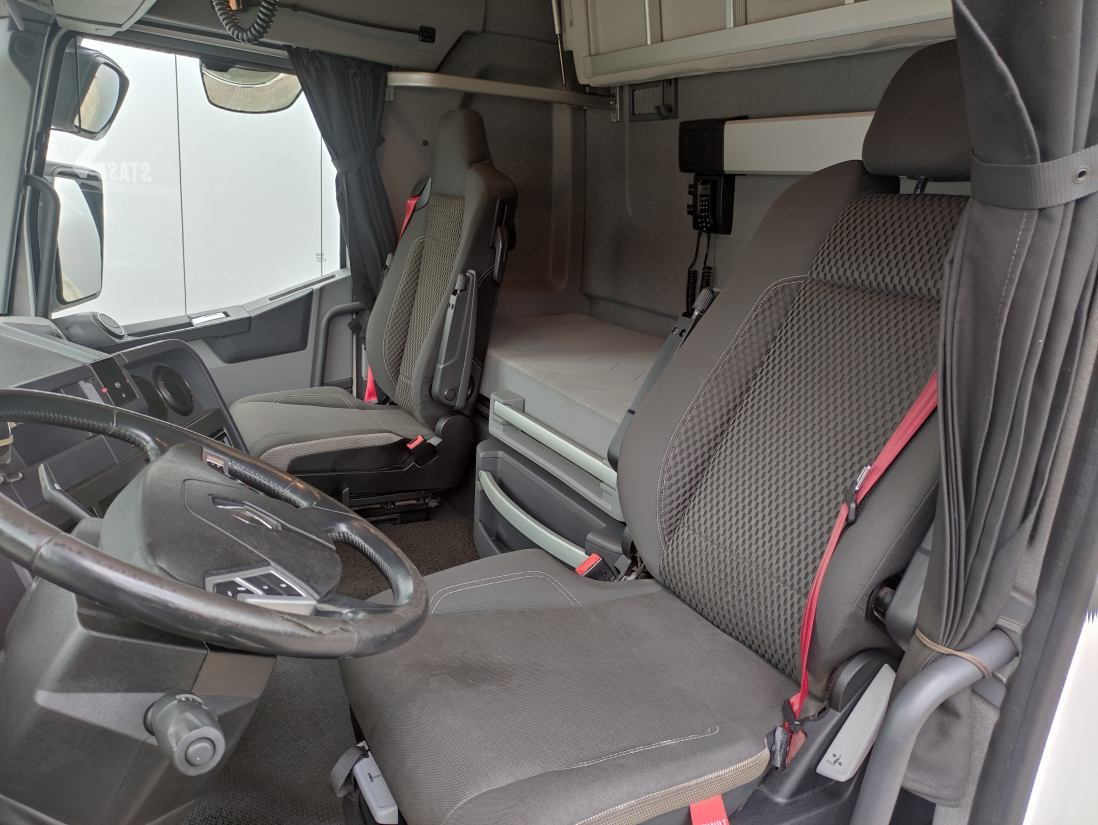 Renault T430 4x2 Sleeper Cab - Tractor unit: picture 3 Renault T430 4x2 Sleeper Cab - Tractor unit: picture 3