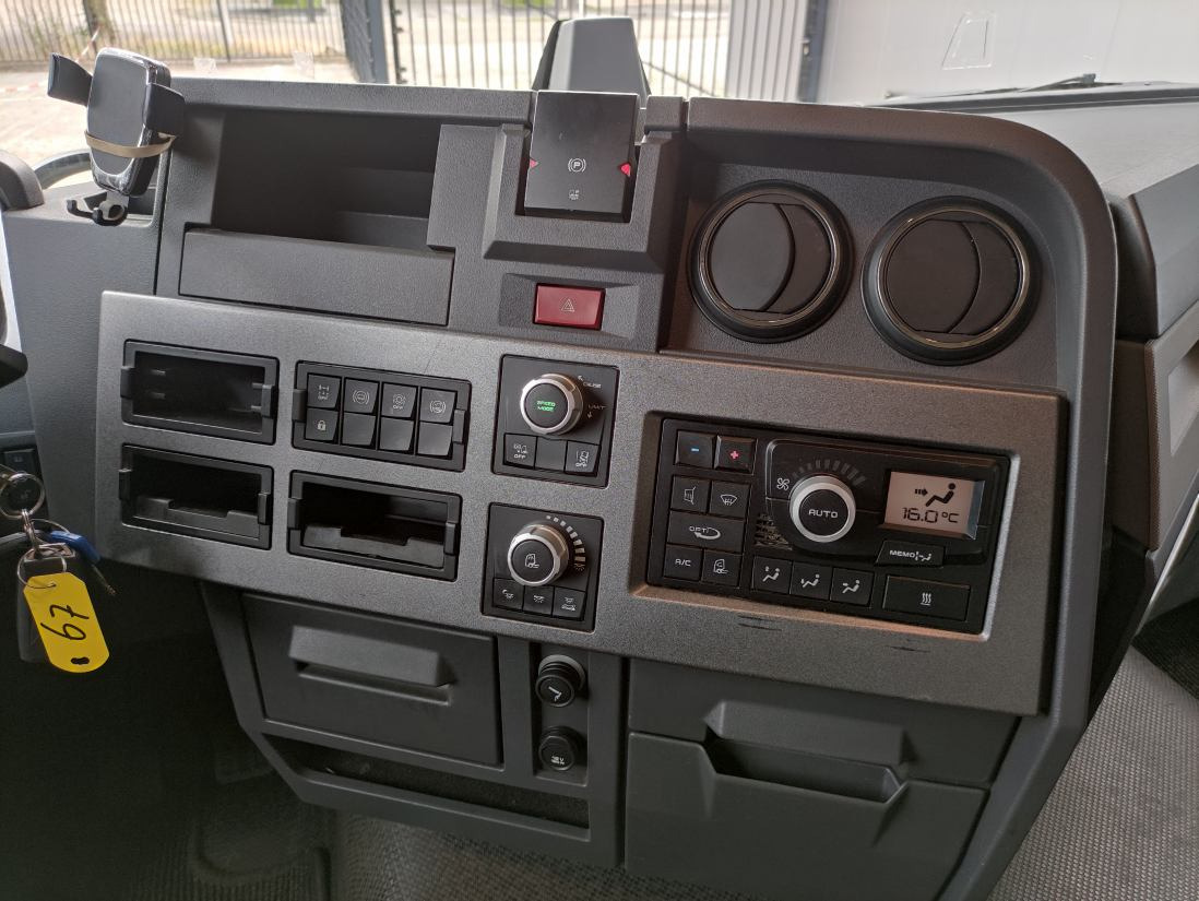 Renault T430 4x2 Sleeper Cab - Tractor unit: picture 4 Renault T430 4x2 Sleeper Cab - Tractor unit: picture 4