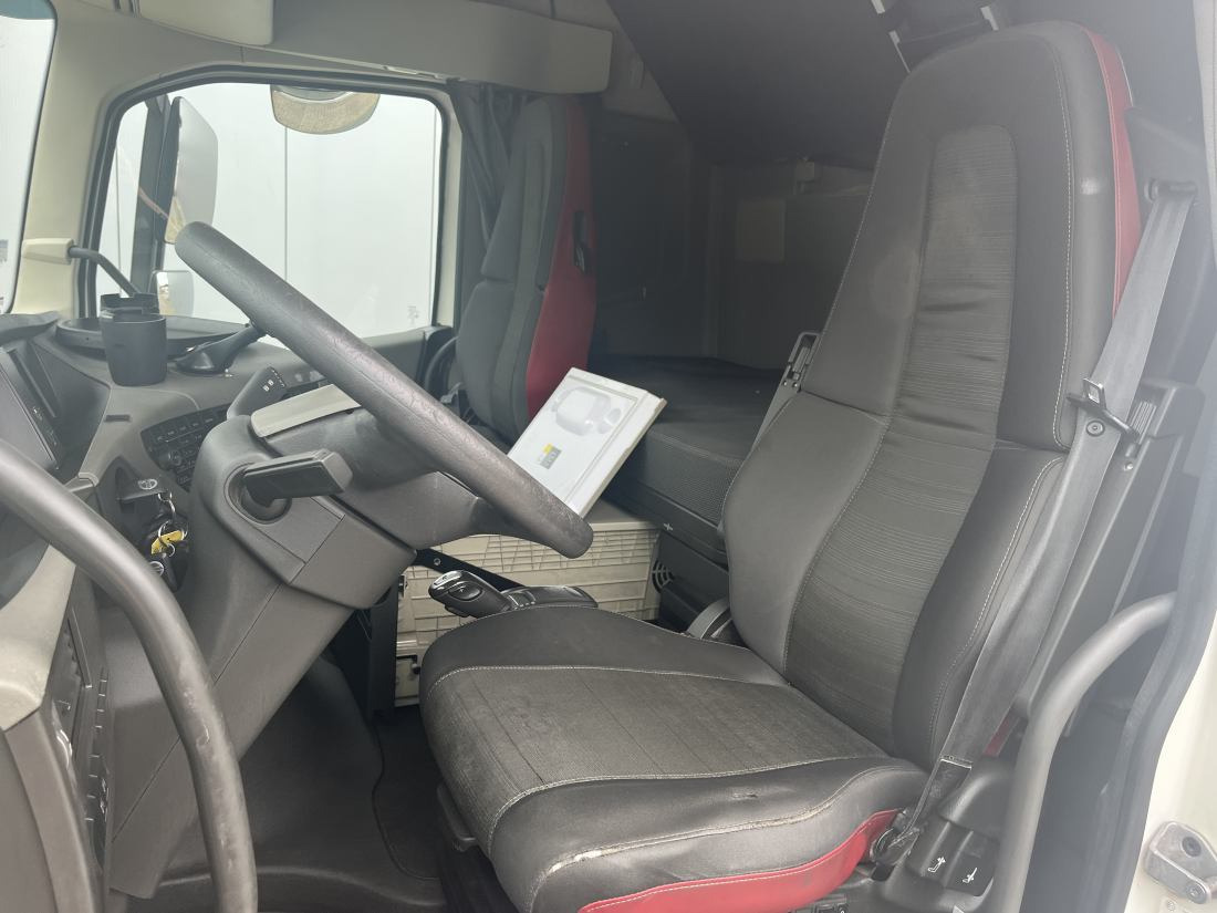 Volvo FH 460 4X2 Globetrotter - 604.000 Km. ADR - Tractor unit: picture 3 Volvo FH 460 4X2 Globetrotter - 604.000 Km. ADR - Tractor unit: picture 3