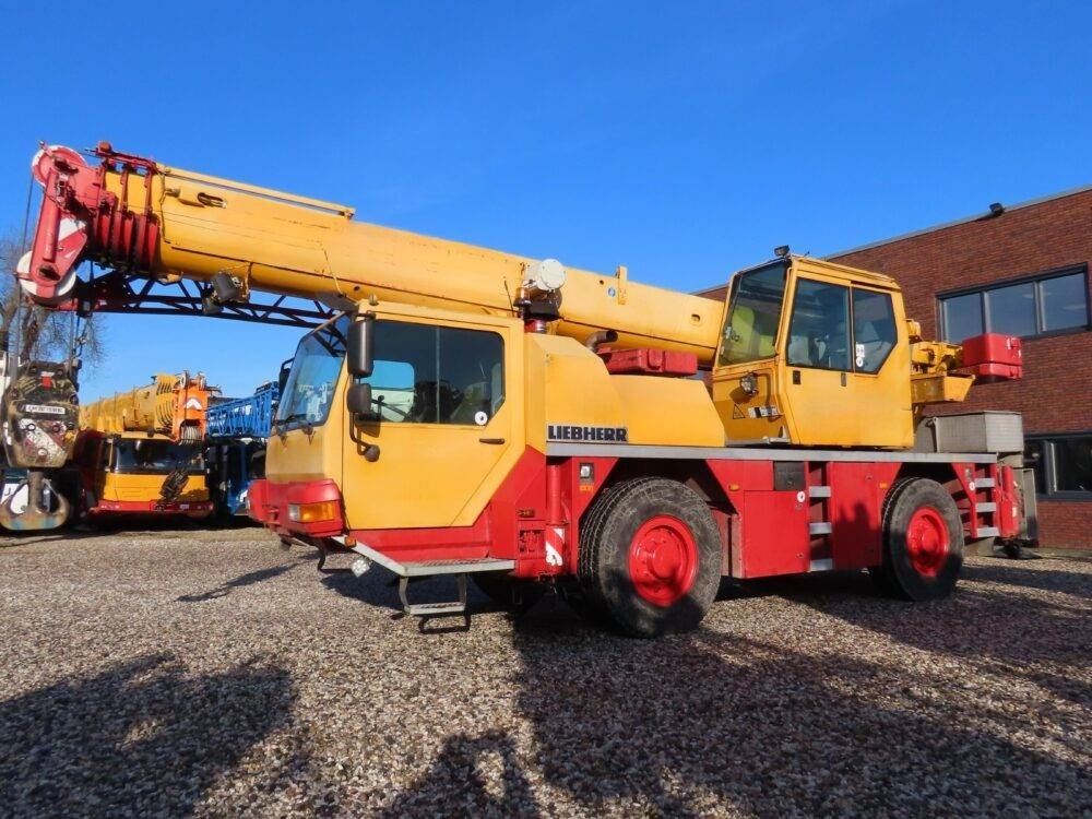 Liebherr LTM 1030-2.1 - All terrain crane: picture 1 Liebherr LTM 1030-2.1 - All terrain crane: picture 1