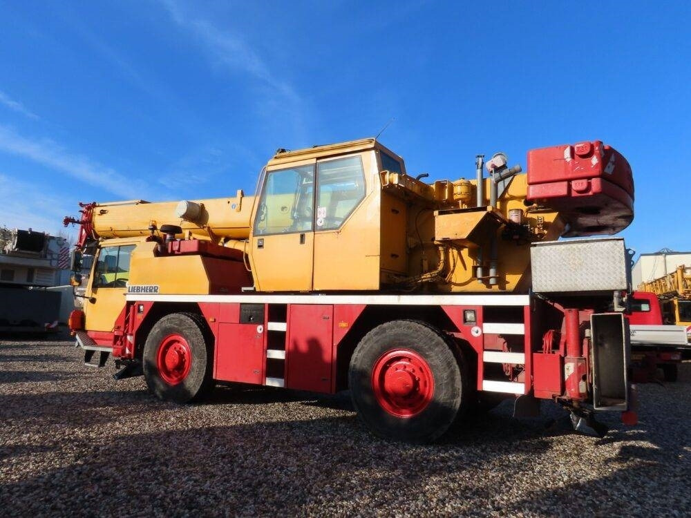 Liebherr LTM 1030-2.1 - All terrain crane: picture 2 Liebherr LTM 1030-2.1 - All terrain crane: picture 2