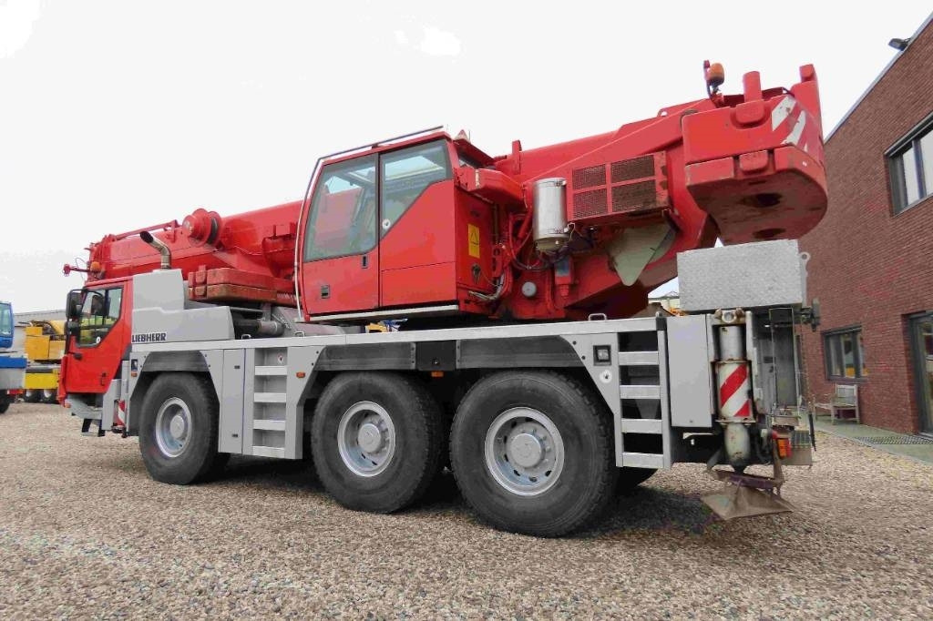 Liebherr LTM 1055-3.2 - All terrain crane: picture 4 Liebherr LTM 1055-3.2 - All terrain crane: picture 4