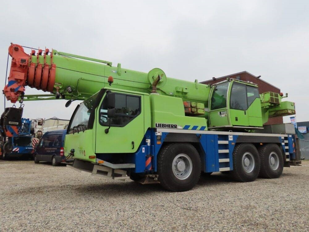 Liebherr LTM 1055-3.2 - All terrain crane: picture 1 Liebherr LTM 1055-3.2 - All terrain crane: picture 1