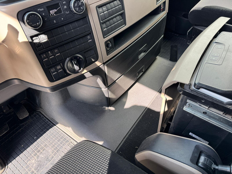 Tractor unit MAN TGX 18.500: picture 13