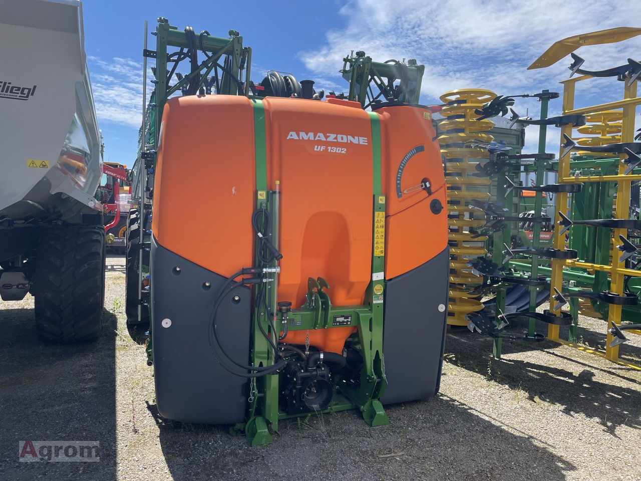 Amazone UF 1302 - Tractor mounted sprayer: picture 2 Amazone UF 1302 - Tractor mounted sprayer: picture 2