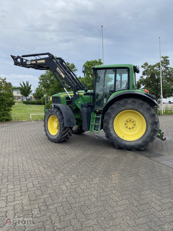 John Deere 6930 Premium - Farm tractor: picture 3 John Deere 6930 Premium - Farm tractor: picture 3