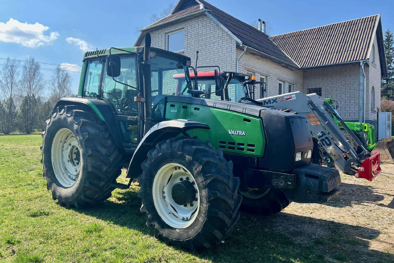 Valtra 8450 Mega - Farm tractor: picture 1 Valtra 8450 Mega - Farm tractor: picture 1