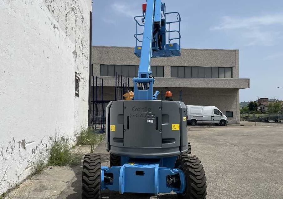 GENIE Z 34/22 (4x4) - Articulated boom: picture 2 GENIE Z 34/22 (4x4) - Articulated boom: picture 2