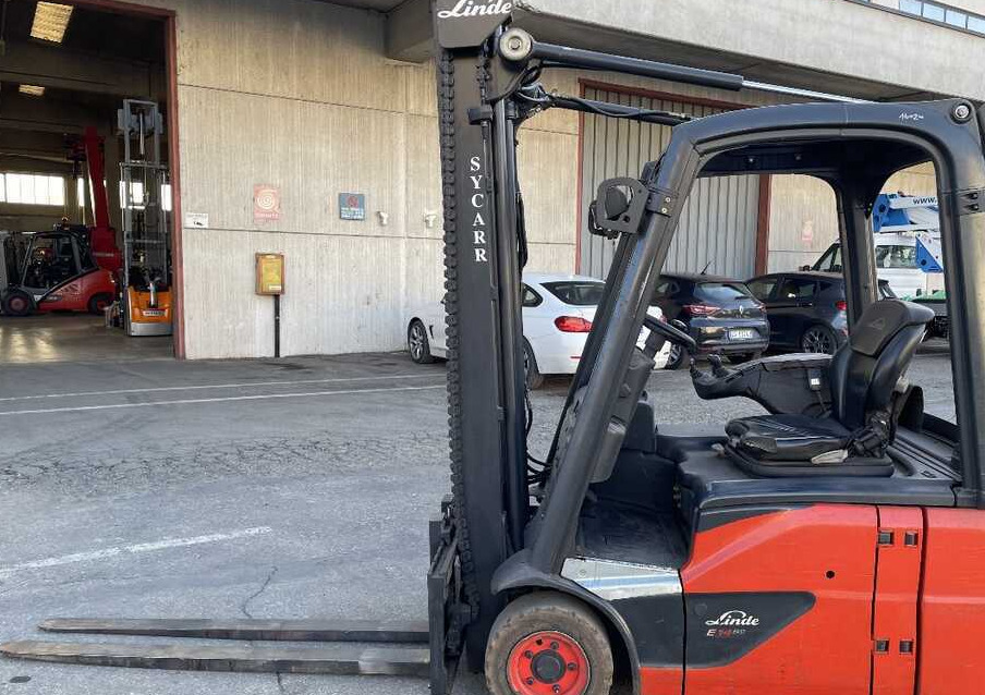 LINDE E 14-02/386 - Electric forklift: picture 4 LINDE E 14-02/386 - Electric forklift: picture 4