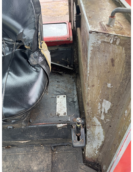 Farm tractor Massey Ferguson 590: picture 7