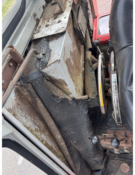 Farm tractor Massey Ferguson 590: picture 8