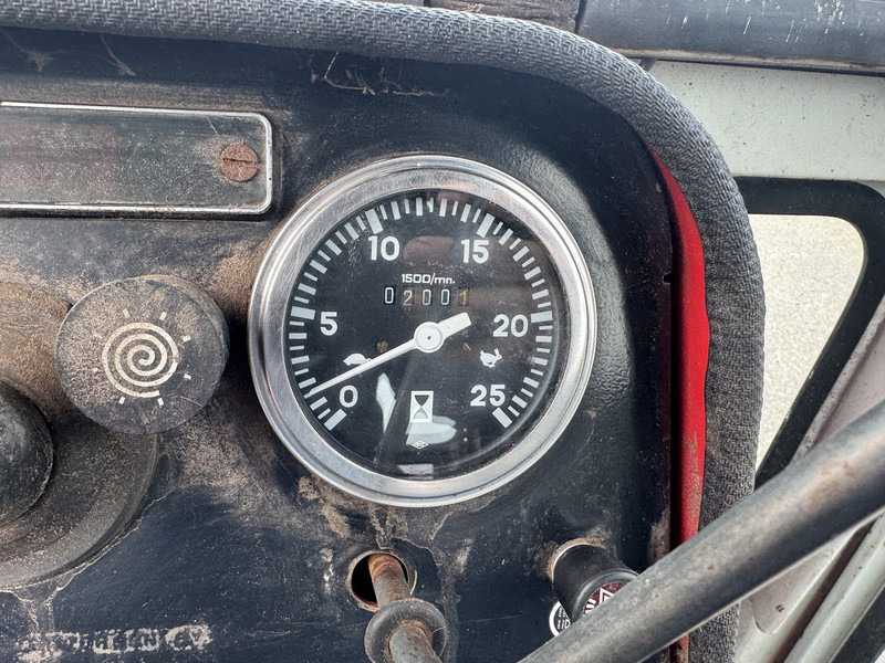 Farm tractor Massey Ferguson 590: picture 6