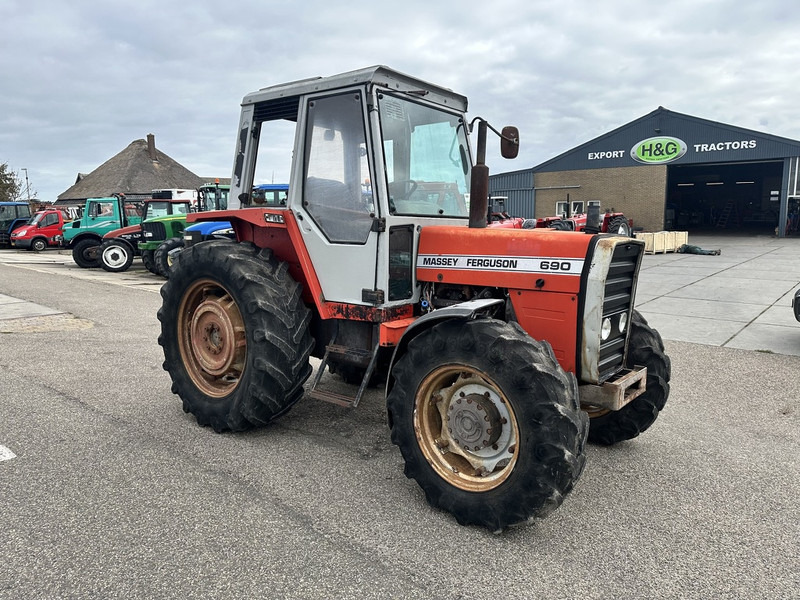 Massey Ferguson 690 - Farm tractor: picture 3 Massey Ferguson 690 - Farm tractor: picture 3