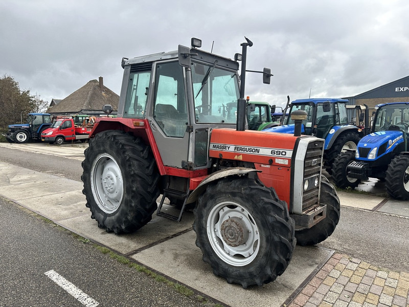 Massey Ferguson 690 - Farm tractor: picture 3 Massey Ferguson 690 - Farm tractor: picture 3