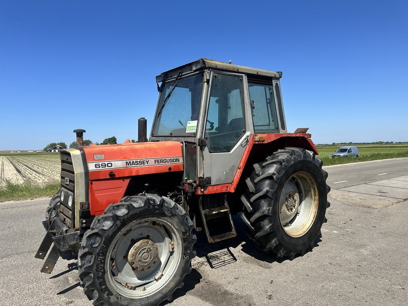 Massey Ferguson 690 - Farm tractor: picture 1 Massey Ferguson 690 - Farm tractor: picture 1