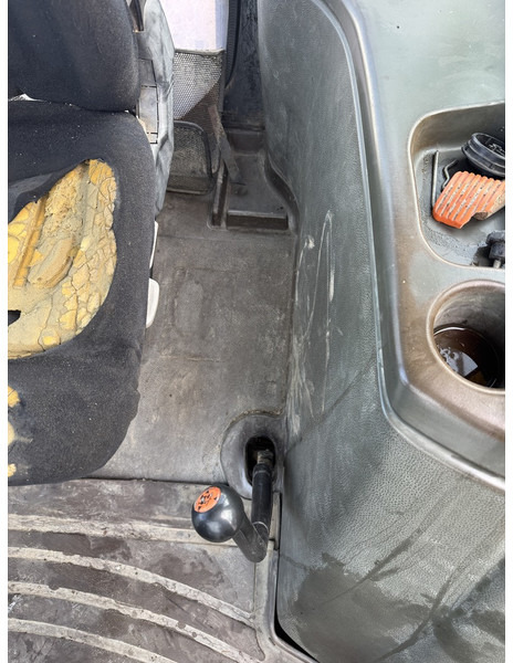 Farm tractor New Holland L95: picture 8