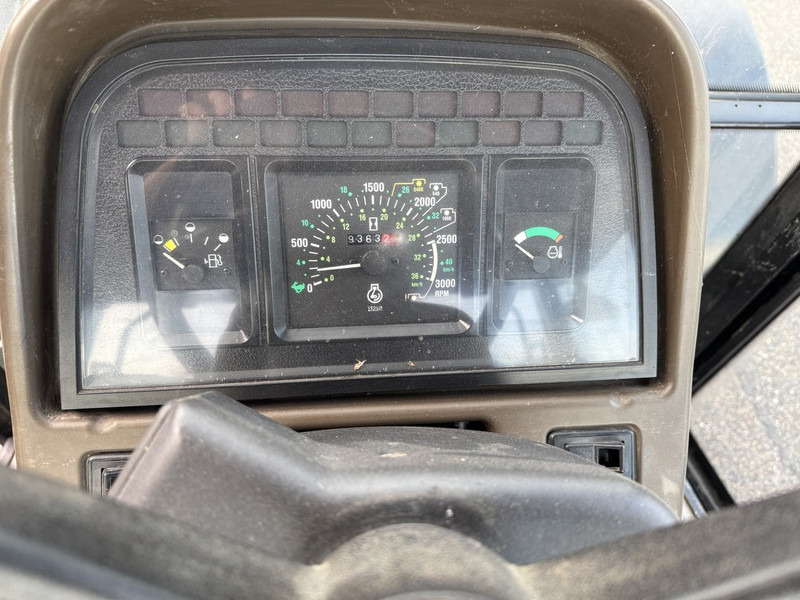 Farm tractor New Holland L95: picture 6