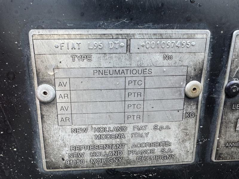 Farm tractor New Holland L95: picture 14