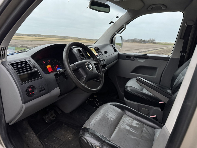 Volkswagen Transporter 2.5 TDI - Panel van: picture 4 Volkswagen Transporter 2.5 TDI - Panel van: picture 4