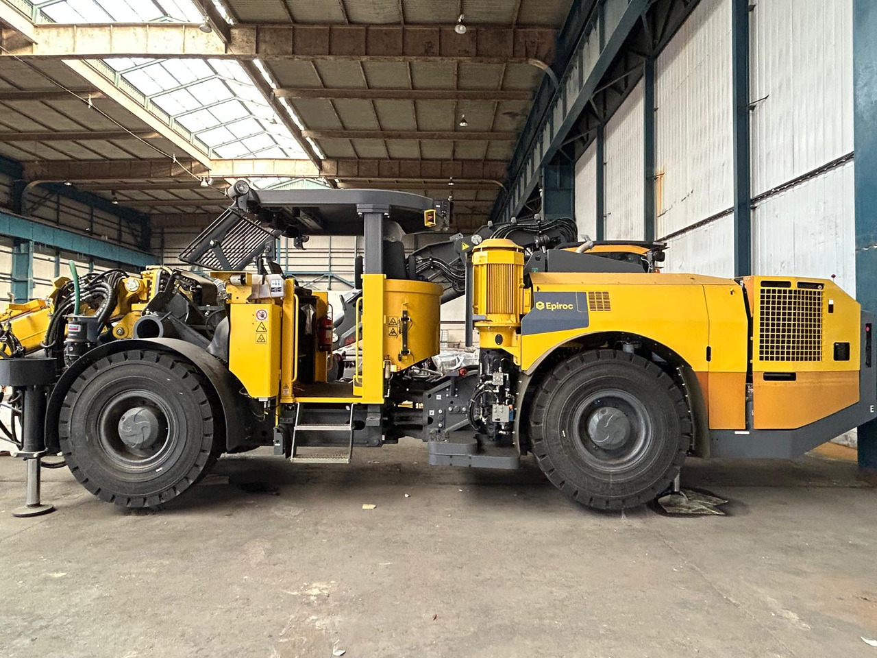 Atlas Copco (Epiroc) Boltec EC - Directional boring machine: picture 2 Atlas Copco (Epiroc) Boltec EC - Directional boring machine: picture 2