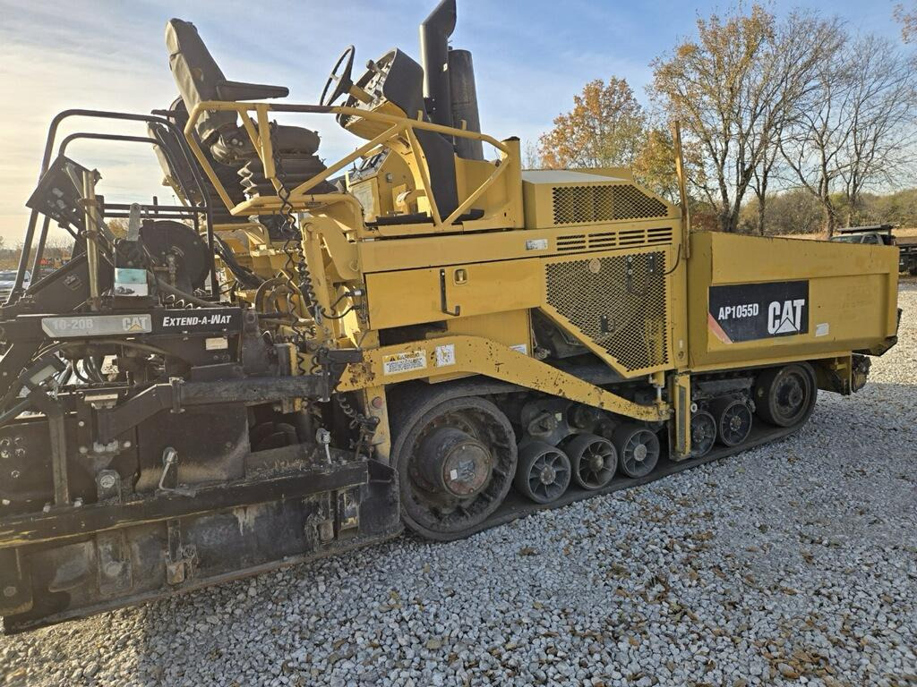Caterpillar AP1055D - Asphalt paver: picture 2 Caterpillar AP1055D - Asphalt paver: picture 2
