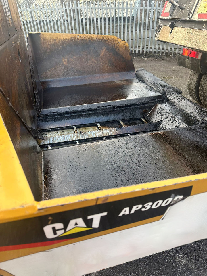 Caterpillar AP300D - Asphalt paver: picture 5 Caterpillar AP300D - Asphalt paver: picture 5