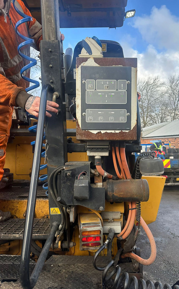 Caterpillar AP300D - Asphalt paver: picture 4 Caterpillar AP300D - Asphalt paver: picture 4