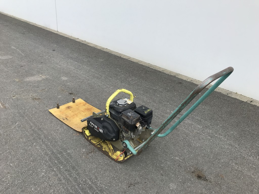 Ammann Rüttelplatte AVP 1240 Gummimatte - Vibratory plate: picture 2 Ammann Rüttelplatte AVP 1240 Gummimatte - Vibratory plate: picture 2
