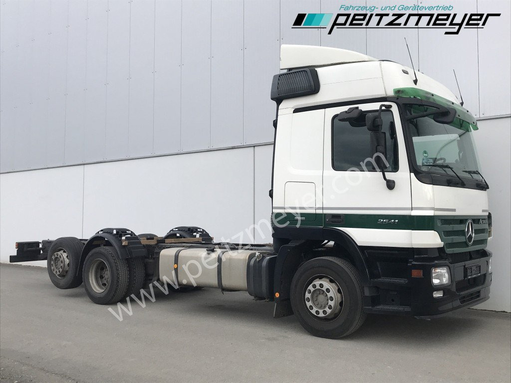 MERCEDES-BENZ Actros 2541 L Fahrgestell, 3 Pedale, MP2, Klima Blatt/Luft - Cab chassis truck: picture 2 MERCEDES-BENZ Actros 2541 L Fahrgestell, 3 Pedale, MP2, Klima Blatt/Luft - Cab chassis truck: picture 2