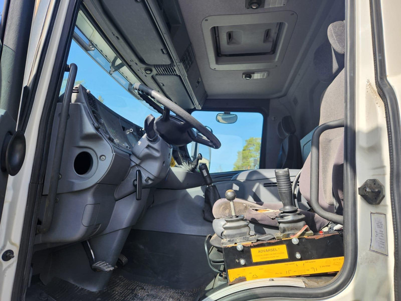 Scania P94 DB4X2LB - Cable system truck: picture 5 Scania P94 DB4X2LB - Cable system truck: picture 5