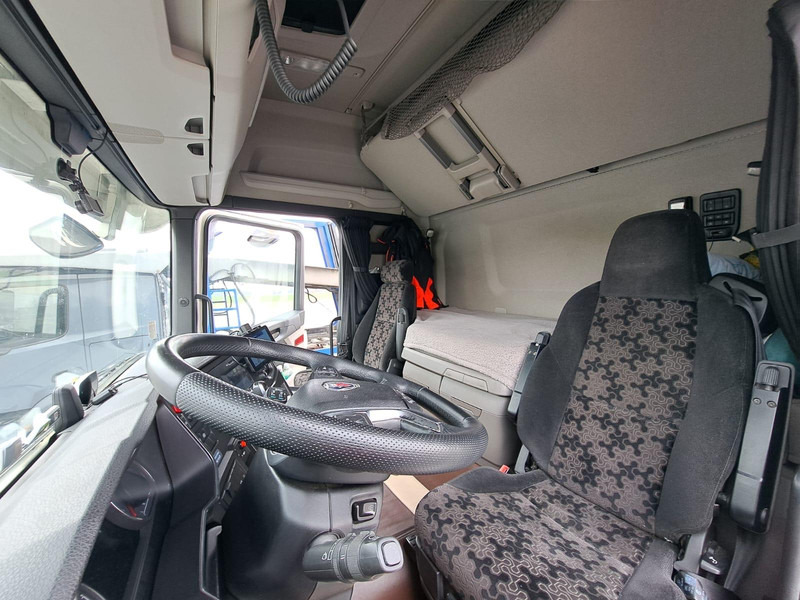 Scania R450 A4X2LB - Tractor unit: picture 5 Scania R450 A4X2LB - Tractor unit: picture 5