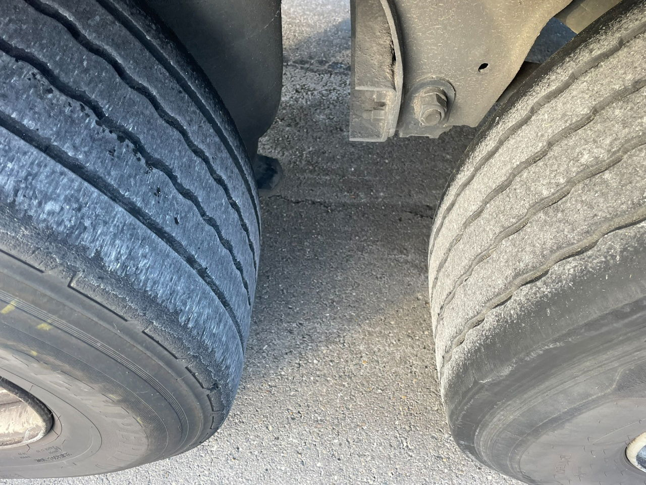 Curtainsider semi-trailer Schmitz Cargobull SCB-S3T EN 12642-XL / Allu borden / disc brakes / 2 x toolbox / tuf 4-2026: picture 8 Curtainsider semi-trailer Schmitz Cargobull SCB-S3T EN 12642-XL / Allu borden / disc brakes / 2 x toolbox / tuf 4-2026: picture 8