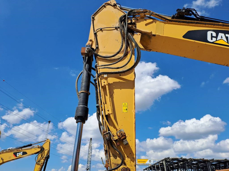 Crawler excavator Cat 330FL N: picture 8