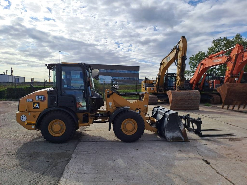 Cat 906 (Bucket + Forks) - Wheel loader: picture 5 Cat 906 (Bucket + Forks) - Wheel loader: picture 5
