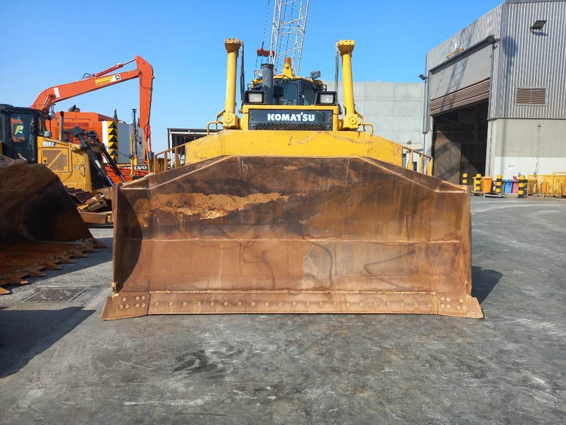 Komatsu D155A-6R (4 Pcs available in Abu Dhabi) - Bulldozer: picture 3 Komatsu D155A-6R (4 Pcs available in Abu Dhabi) - Bulldozer: picture 3