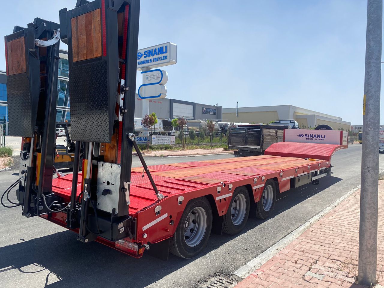 Lowbed Sinan Trailer Lowbed 3 axle - Low loader semi-trailer: picture 3 Lowbed Sinan Trailer Lowbed 3 axle - Low loader semi-trailer: picture 3