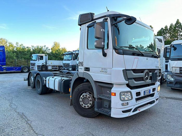 Mercedes-Benz ACTROS 2532 - Cab chassis truck: picture 1 Mercedes-Benz ACTROS 2532 - Cab chassis truck: picture 1