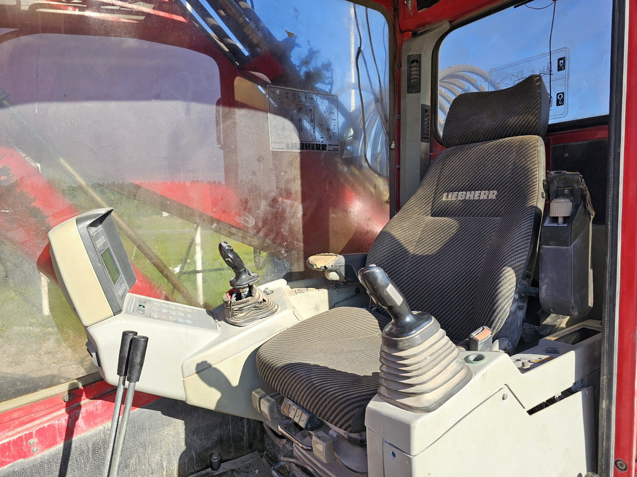 Demolition excavator LIEBHERR R944B VH-HD. UHD boom and standart boom included.: picture 14