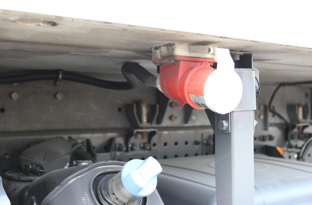 Refrigerator truck Mercedes-Benz Actros 1830 E6 TK T-1200R Multi Bi-Temp LBW AHK: picture 6