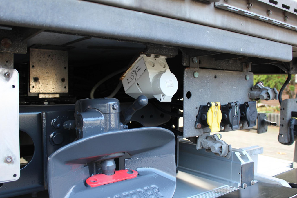 Mercedes-Benz Actros 1830 E6 TK T-1200R Multi Bi-Temp LBW AHK - Refrigerator truck: picture 5 Mercedes-Benz Actros 1830 E6 TK T-1200R Multi Bi-Temp LBW AHK - Refrigerator truck: picture 5